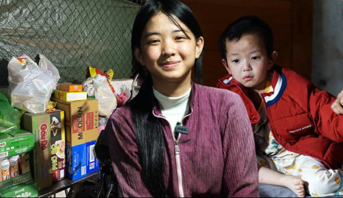 Bé gái 16 tuổi đi làm thuê nuôi 3 em: ‘Cùng lúc em phải làm chị, làm cha và làm mẹ của các em